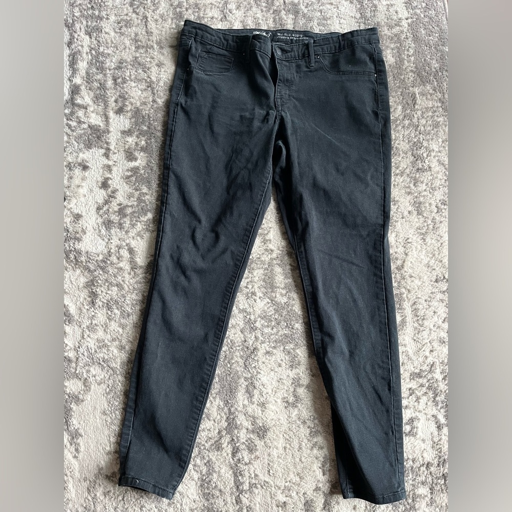 Women’s black skinny Jean